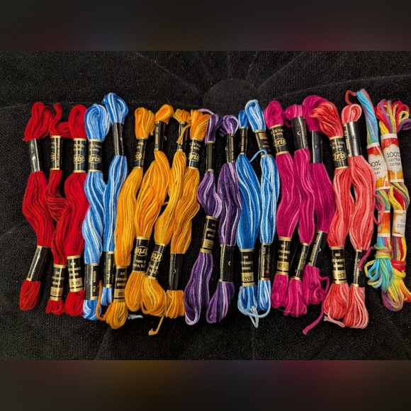 Colorful Embroidery Thread Lot 20 Skiens x 8 meters. Verigated 100 % cotton - Picture 1 of 2